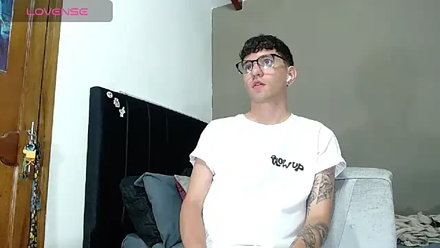 Snapshot of Matteo12_ chatting on 02/27/26, 09:47 Matteo12 online show from 02/27/26, 09:47