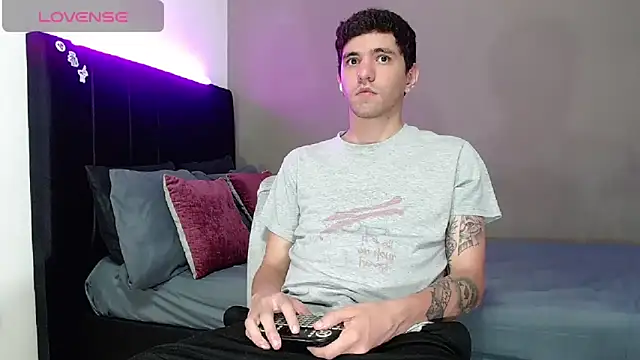 Snapshot of Matteo12_ chatting on 02/22/26, 03:42 Matteo12 online show from 02/22/26, 03:42