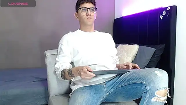 Snapshot of Matteo12_ chatting on 04/18/26, 01:30 Matteo12 online show from 04/18/26, 01:30