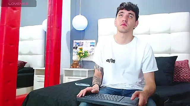 Matteo12  online show from 10/30/25, 03:05