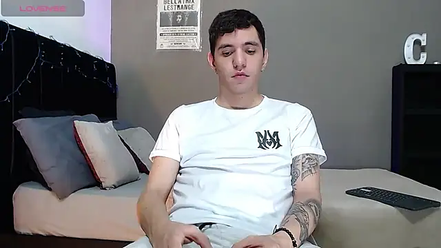 Matteo12  online show from 12/15/25, 04:51