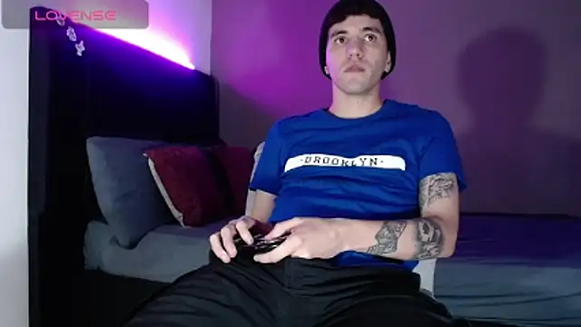 Snapshot of Matteo12_ chatting on 02/18/26, 02:09 Matteo12 online show from 02/18/26, 02:09