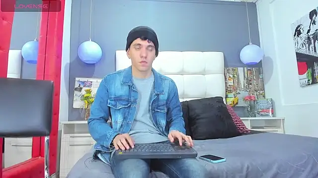 Matteo12  online show from 10/25/25, 03:38