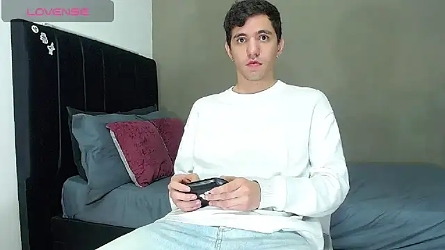 Snapshot of Matteo12_ chatting on 02/19/26, 01:35 Matteo12 online show from 02/19/26, 01:35