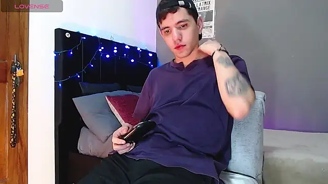 Matteo12  online show from 12/04/25, 04:22