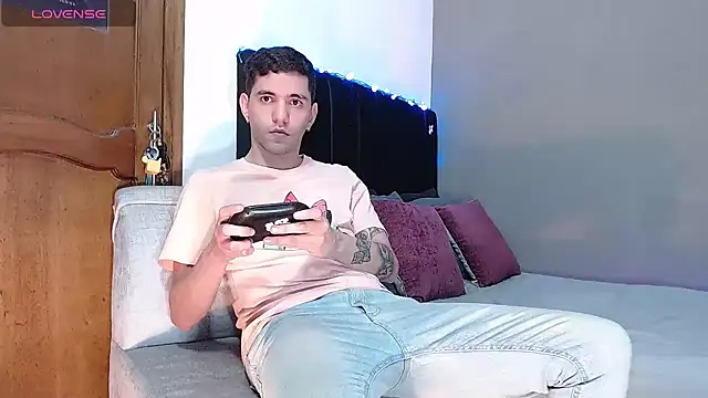 Snapshot of Matteo12_ chatting on 01/08/26, 04:29 Matteo12 online show from 01/08/26, 04:29