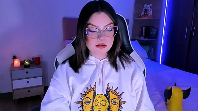 OphelianaRose33 online show from 11/18/25, 10:13