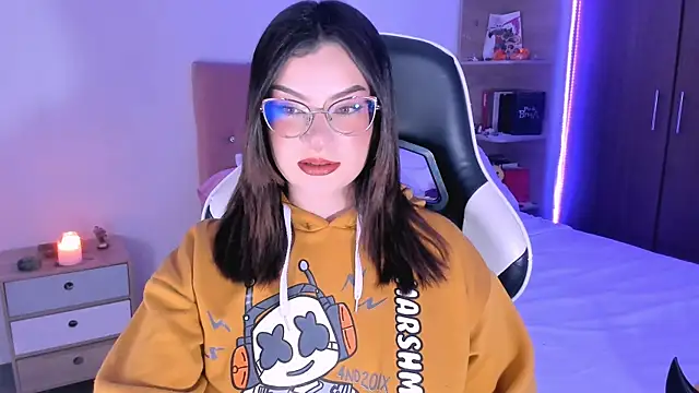 OphelianaRose33 online show from 10/10/25, 09:15