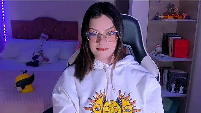 OphelianaRose33 online show from 02/12/26, 10:42