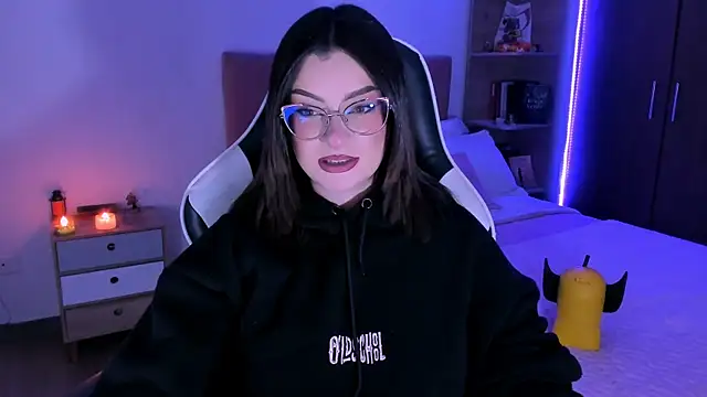 OphelianaRose33 online show from 11/07/25, 10:35