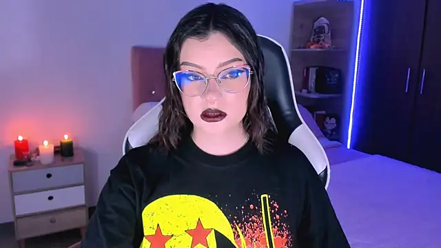 OphelianaRose33 online show from 10/17/25, 07:48