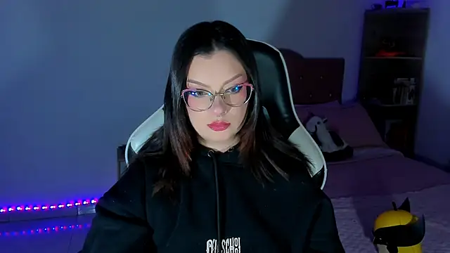 OphelianaRose33 online show from 05/16/26, 06:51