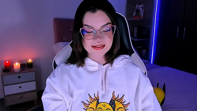 OphelianaRose33 online show from 10/19/25, 07:27