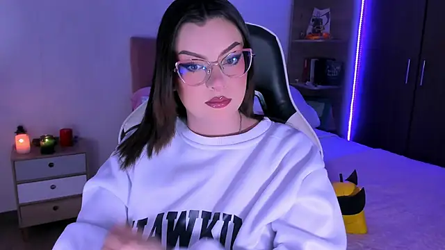 OphelianaRose33 online show from 11/17/25, 08:02