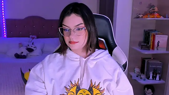 OphelianaRose33 online show from 12/18/25, 09:51