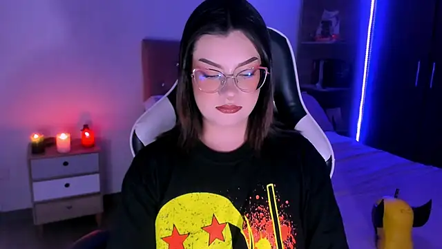 OphelianaRose33 online show from 12/02/25, 12:33