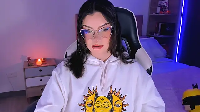 OphelianaRose33 online show from 10/13/25, 08:21