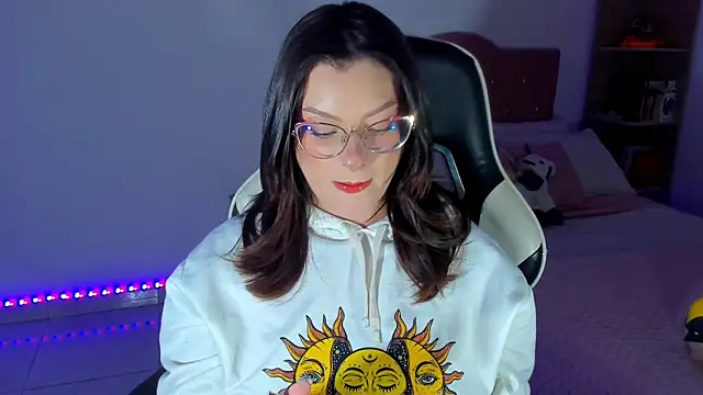 OphelianaRose33 online show from 04/07/26, 01:57