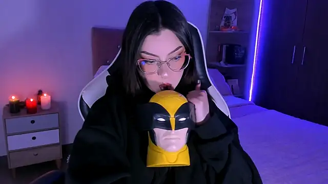 OphelianaRose33 online show from 11/28/25, 11:05