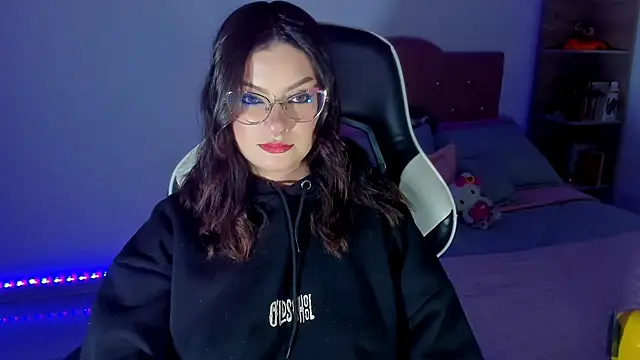 OphelianaRose33 online show from 04/23/26, 07:37