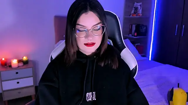 OphelianaRose33 online show from 10/25/25, 11:16