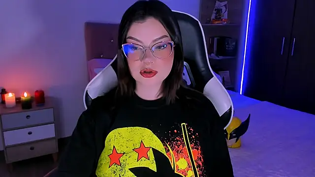 OphelianaRose33 online show from 11/15/25, 08:24