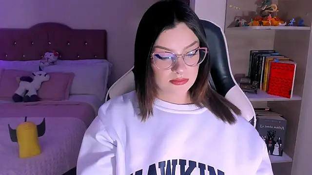 OphelianaRose33 online show from 01/06/26, 10:25