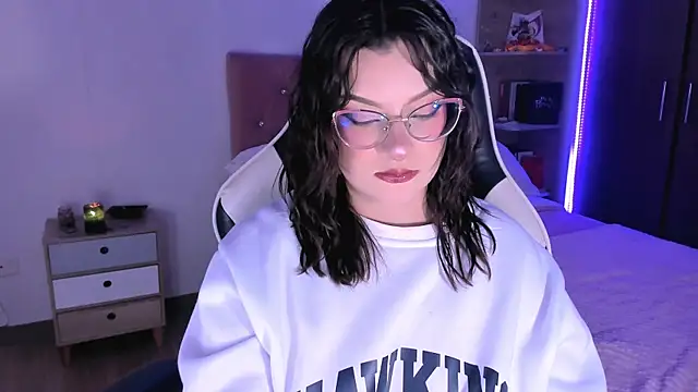 OphelianaRose33 online show from 09/28/25, 09:11