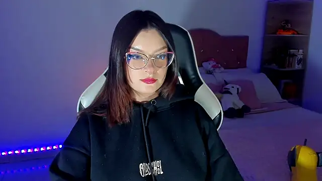 OphelianaRose33 online show from 04/09/26, 11:22