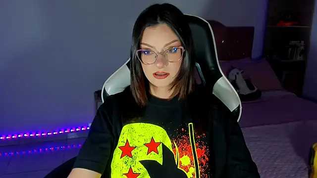 OphelianaRose33 online show from 05/15/26, 05:11