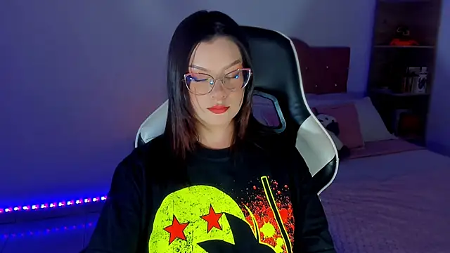 OphelianaRose33 online show from 04/11/26, 07:28