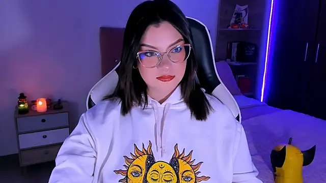 OphelianaRose33 online show from 10/28/25, 11:03