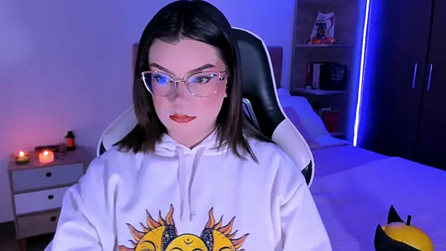 OphelianaRose33 online show from 11/03/25, 07:50