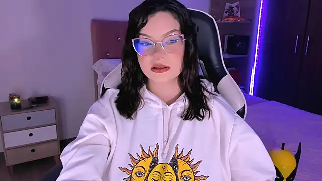 OphelianaRose33 online show from 09/29/25, 08:25