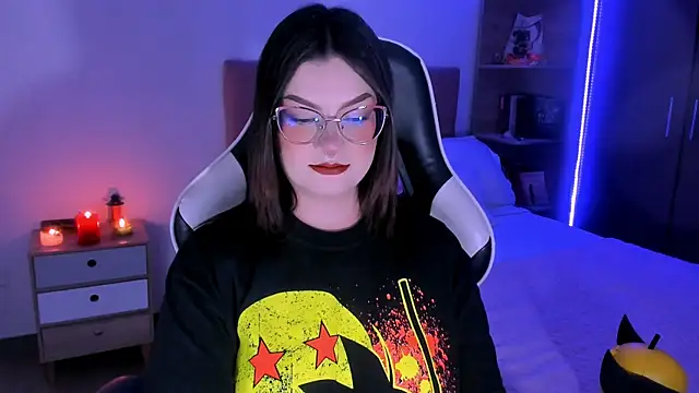 OphelianaRose33 online show from 11/24/25, 10:21