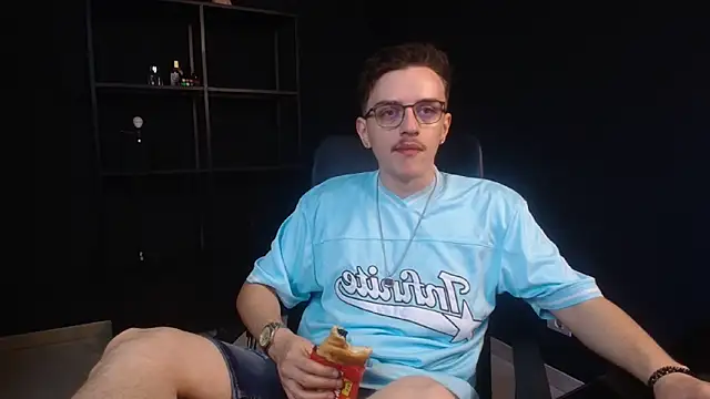 Snapshot of FelixStarkk chatting on 06/11/26, 04:31 FelixStarkk online show from 06/11/26, 04:31