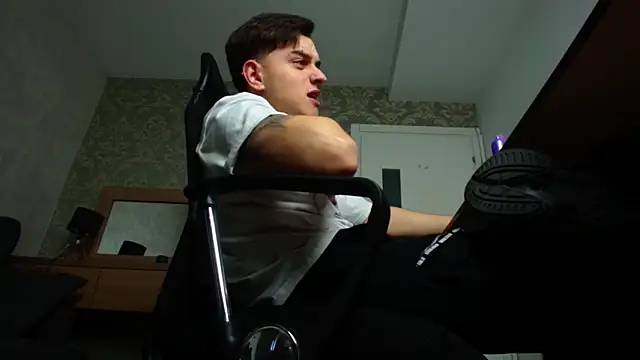 FelixStarkk online show from 11/01/25, 05:03