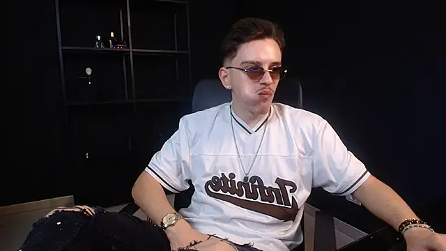 Snapshot of FelixStarkk chatting on 06/20/26, 04:28 FelixStarkk online show from 06/20/26, 04:28