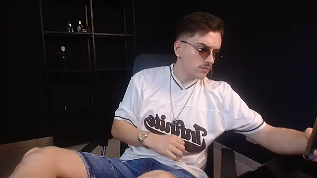 Snapshot of FelixStarkk chatting on 06/09/26, 04:35 FelixStarkk online show from 06/09/26, 04:35