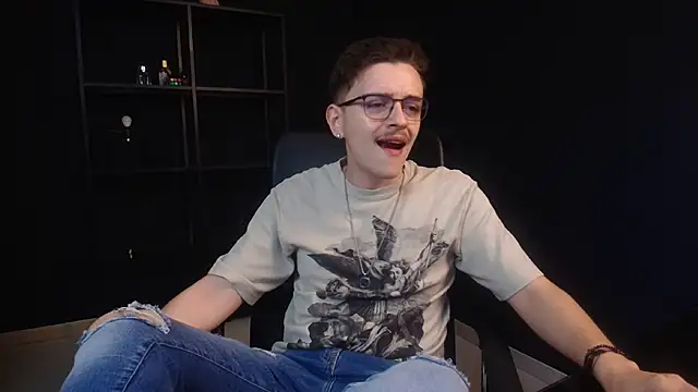 Snapshot of FelixStarkk chatting on 06/14/26, 04:14 FelixStarkk online show from 06/14/26, 04:14