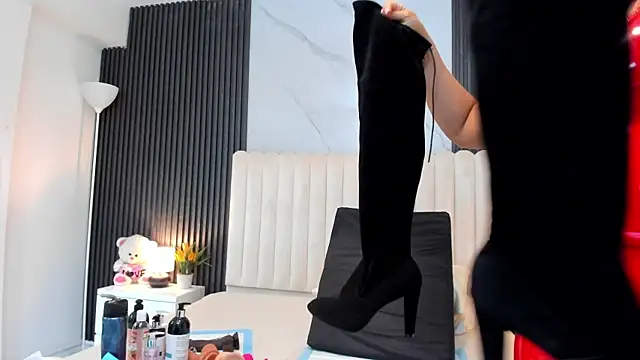 Samantha Claus online show from 11/17/25, 11:53