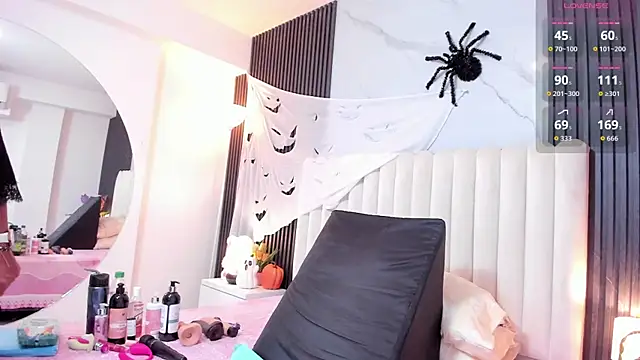 Samantha Claus online show from 10/15/25, 04:00