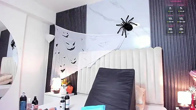 Samantha Claus online show from 10/17/25, 03:54