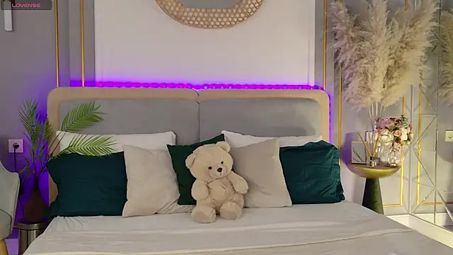 Snapshot of LanaElise chatting on 11/16/25, 05:12 LanaElise online show from 11/16/25, 05:12