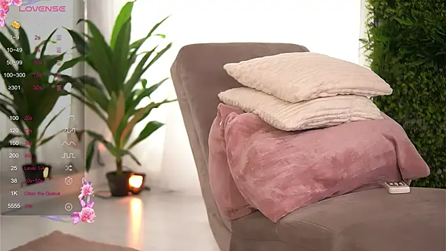 FreyaHeart online show from 11/12/25, 07:12