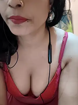 Snapshot of Divya_Bharti chatting on 11/03/25, 05:16 Divya Bharti online show from 11/03/25, 05:16