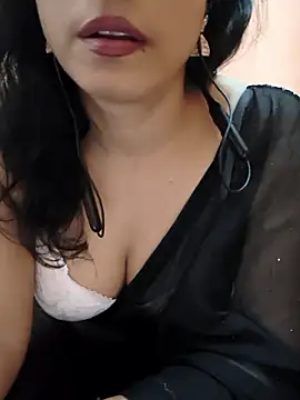 Snapshot of Divya_Bharti chatting on 11/08/25, 04:43 Divya Bharti online show from 11/08/25, 04:43