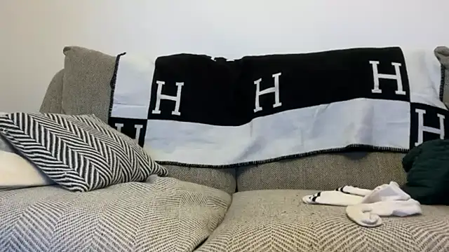 That English Rose  online show from 10/20/25, 05:42