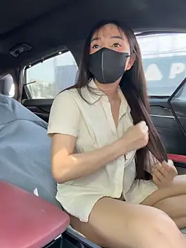 Linh 2004 online show from 12/20/25, 06:05