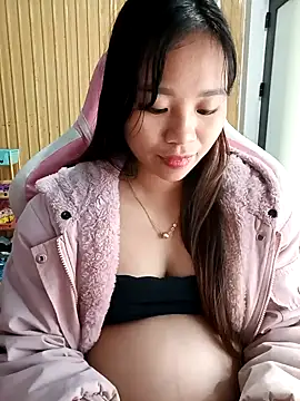 Snapshot of Na_na90 chatting on 12/15/25, 01:11 Na na90 online show from 12/15/25, 01:11